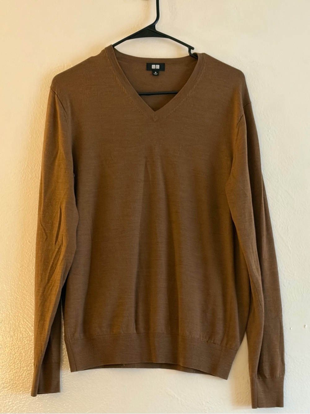 Uniqlo Men’s Brown V-Neck Knit Sweater